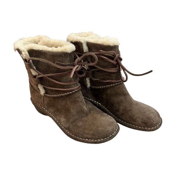 UGG Caspia Boots Women's Size 6  Lace Up Brown Suede Sheepskin Lined - Picture 1 of 6